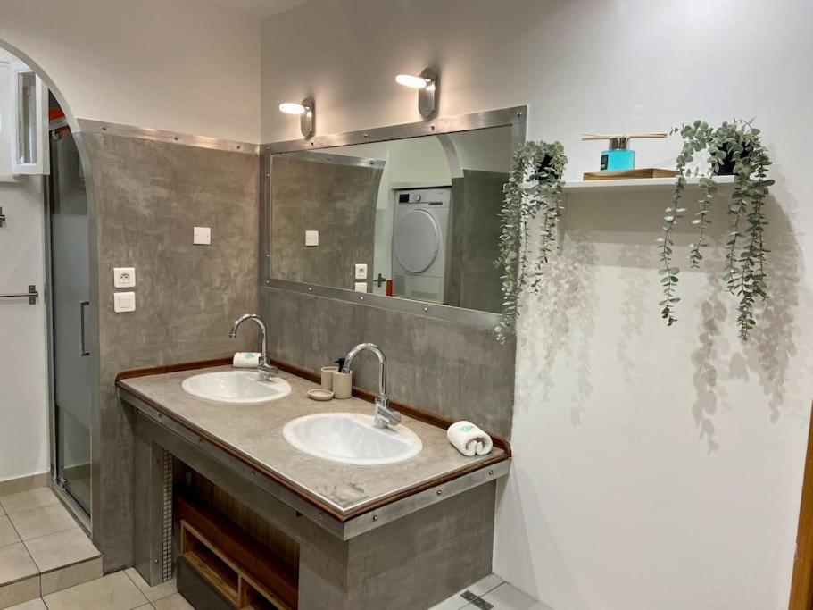Superbe Logement Au Vallon Des Auffes Marseille Luaran gambar